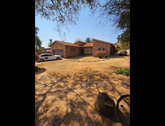 4 BEDROOM HOUSE FOR SALE IN GLEN MARAIS